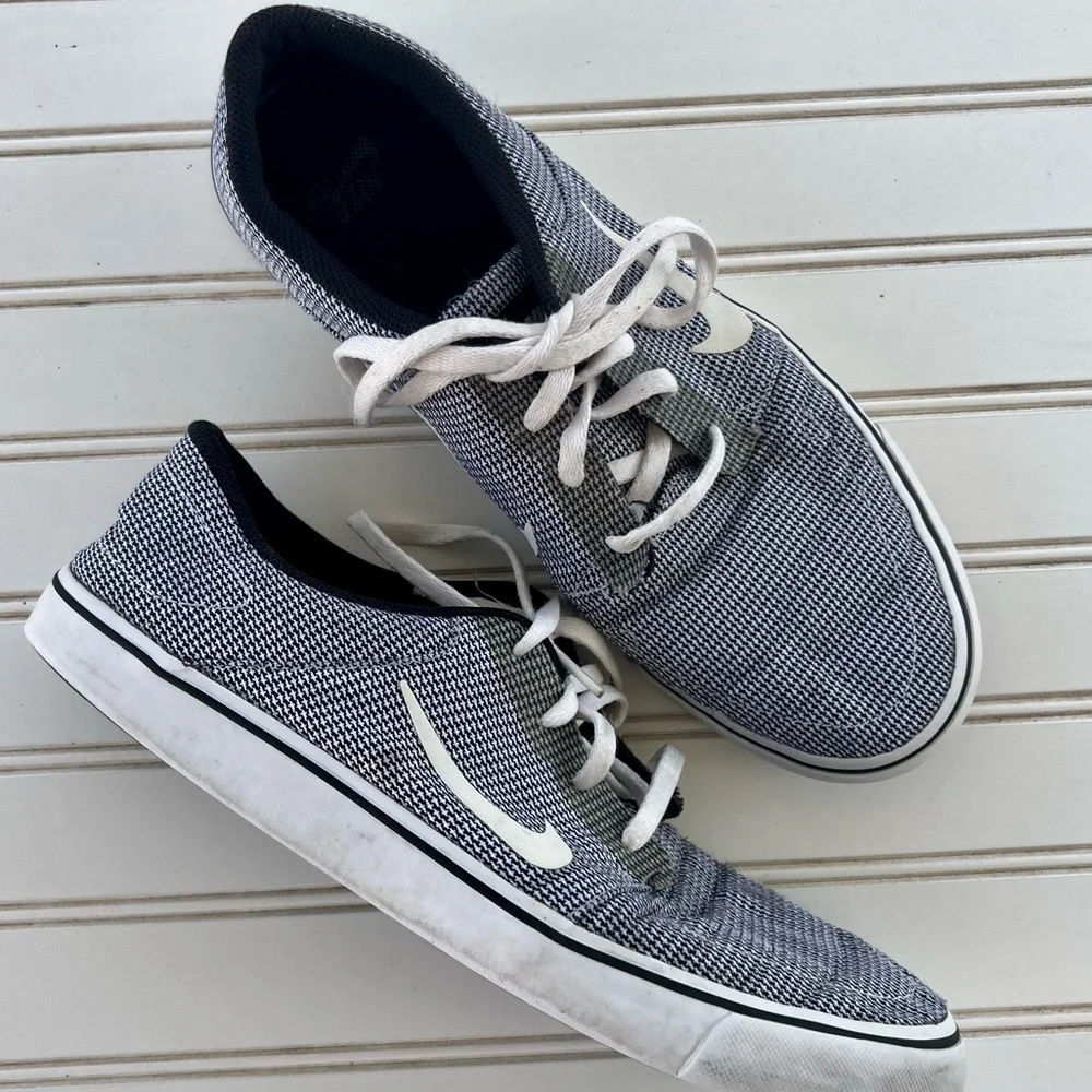 Nike SB Portmore II Solarsoft Sneakers Mens 11 Grey Black Low Top Skate Shoes